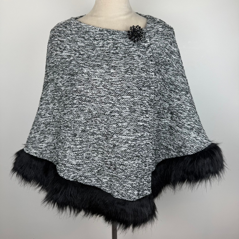 JM Collection Womens Black White Marled Knit Faux Fur Trim Poncho Brooch Sz S/M